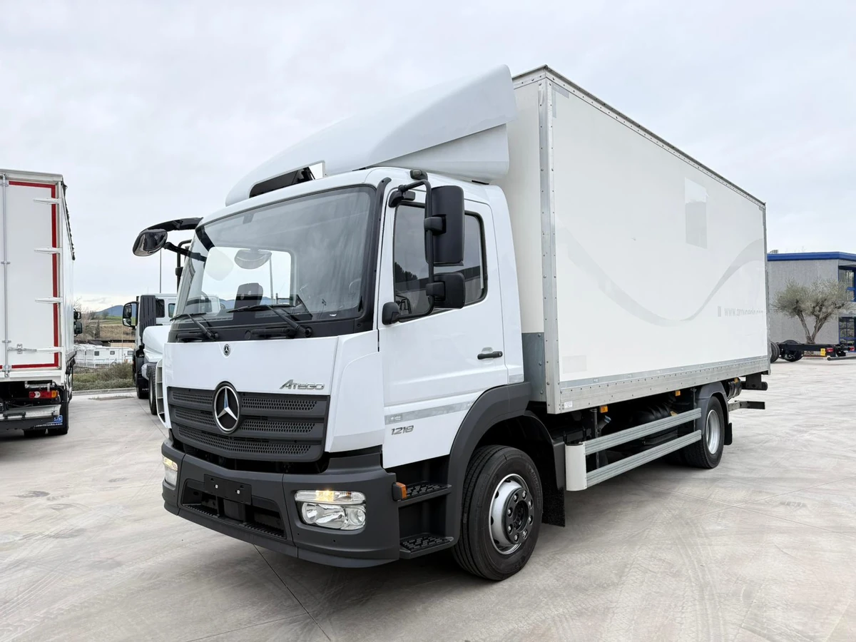MERCEDES BENZ 12.18L Atego
